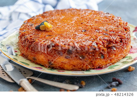 Kugel is a traditional dish of Jewish cuisine. 48214326