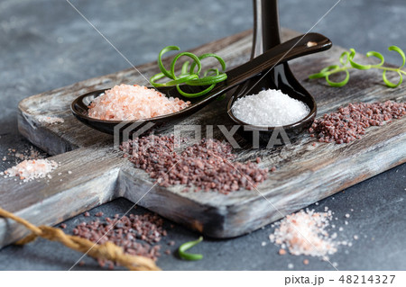 Different types of salt. Different types of salt. 48214327
