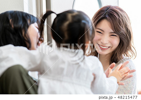 ワーキングマザー 48215477