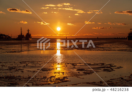 世界三大夕日と言われる釧路港夕日 48216238