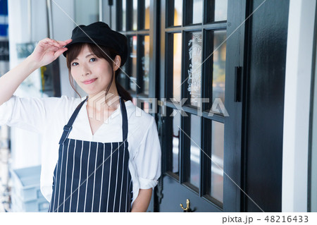 カフェ カフェバー レストラン 若い女性 カフェ カフェバー レストラン 若い女性 48216433