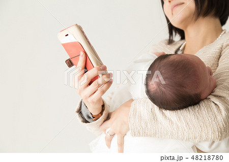 子育て　育児 48218780