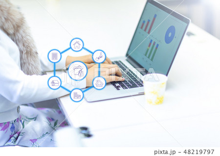 先進テクノロジー　5G AI 人工知能　日本人　素材　背景　グラフィック　イラスト　ブロックチェーン 48219797