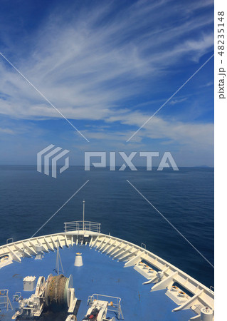 夏の日本海を行くフェーリー 夏の日本海を行くフェーリー 48235148