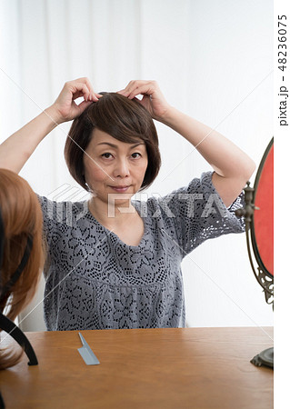 ビューティー　女性 48236075