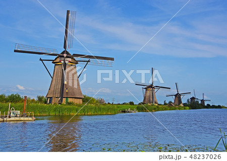 オランダ風車 48237026