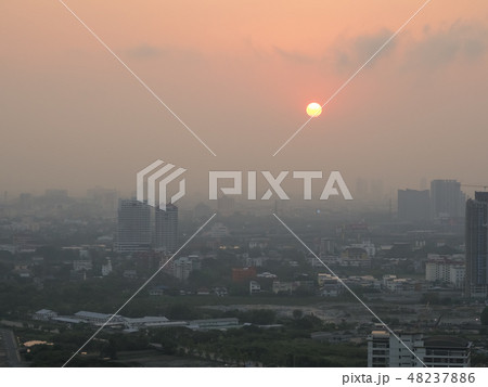 タイ・バンコクの朝空 PM2.5 スモッグ/ morning sky in Bangkok 48237886