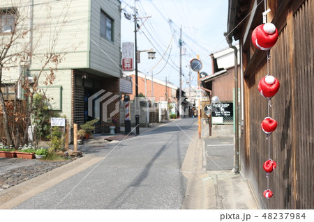 奈良町の軒先の魔除けのお守り 身代わり申 の写真素材