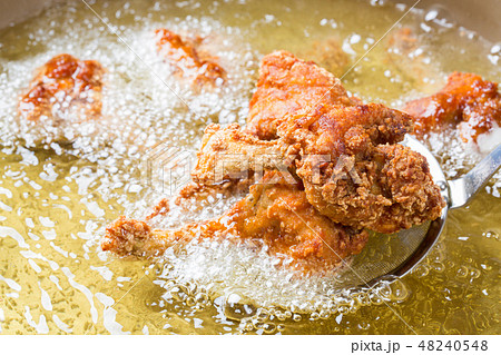 鶏の唐揚げ 48240548