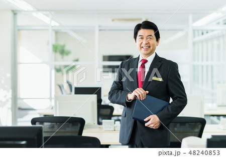 ビジネスマン　 48240853