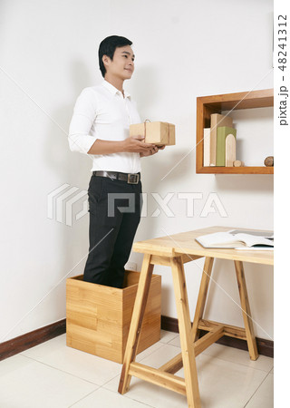 Package delivery 48241312