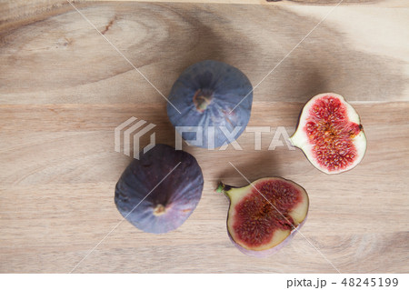 Beautiful fresh blue violet figs on a wooden cutting board 48245199
