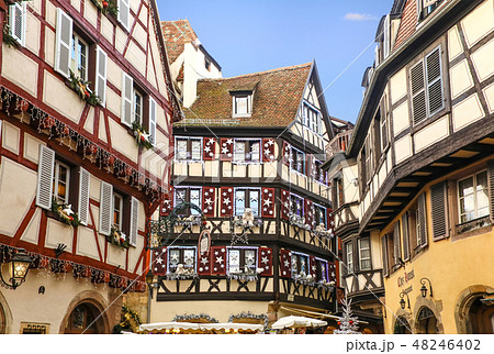 クリスマスシーズンのコルマール(フランス) クリスマスシーズンのコルマール(フランス) 48246402