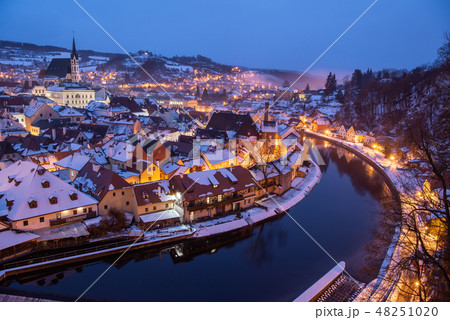 チェコ　チェスキー・クルムロフ　冬 48251020