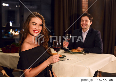 Romantic dating on Valentine day concept 48255186