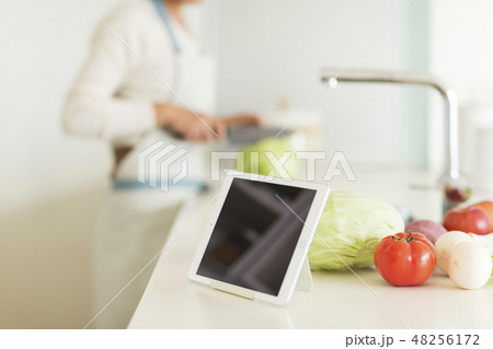 キッチン タブレット 48256172