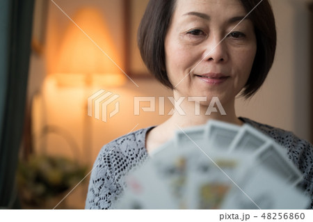 女性　カジノ  旅 48256860