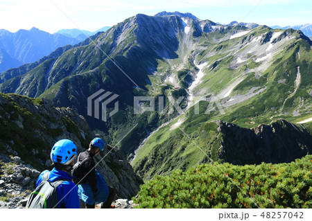 剣岳山頂への道　前衛峰　前劔山頂から剣沢、立山連峰を望む 48257042