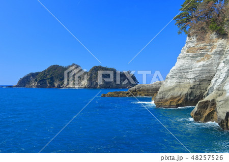 【静岡県】西伊豆　堂ヶ島　三四郎島の風景 48257526
