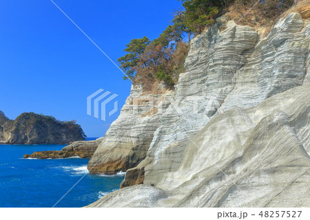 【静岡県】西伊豆 堂ヶ島 三四郎島の風景 【静岡県】西伊豆 堂ヶ島 三四郎島の風景 48257527