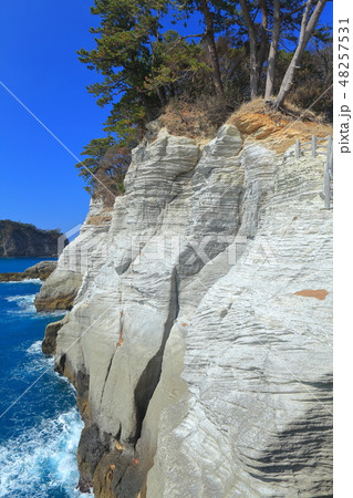 【静岡県】西伊豆 堂ヶ島 三四郎島の風景 【静岡県】西伊豆 堂ヶ島 三四郎島の風景 48257531