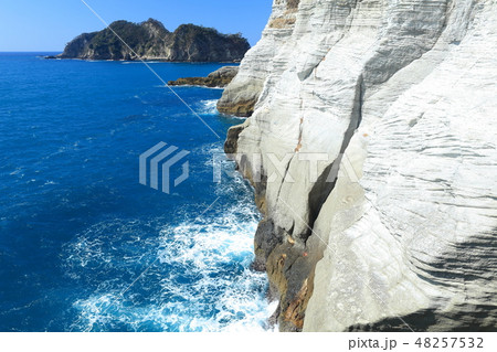 【静岡県】西伊豆　堂ヶ島　三四郎島の風景 48257532