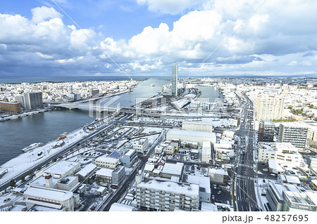 冬の新潟市風景(メディアシップ展望フロアから北側の眺望) 冬の新潟市風景(メディアシップ展望フロアから北側の眺望) 48257695