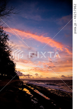 Sunset beach 48257962