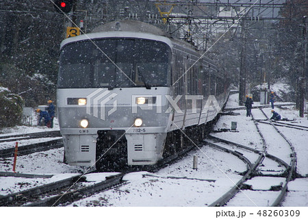 雪の中を走る783系特急かもめ・ハウステンボス・みどり 13両編成 雪の中を走る783系特急かもめ・ハウステンボス・みどり 13両編成 48260309