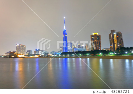 夜の福岡タワー・夜景(2019年2月1日リニューアルオープン) 夜の福岡タワー・夜景(2019年2月1日リニューアルオープン) 48262721