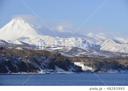 【北海道　羅臼町】雪の知床連山 48263993