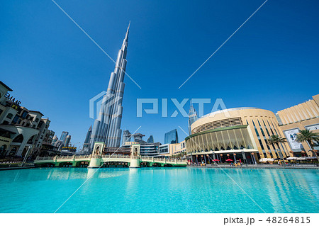 【ドバイ都市風景】ブルジュ・ハリファとドバイモール　日中 48264815