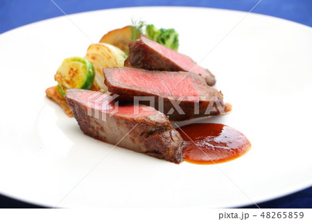 フレンチ・国産牛のポワレ（ステーキ） 48265859