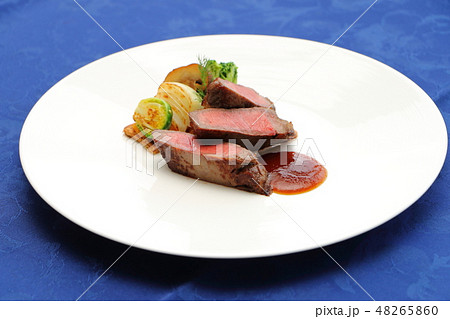 フレンチ・国産牛のポワレ（ステーキ） 48265860