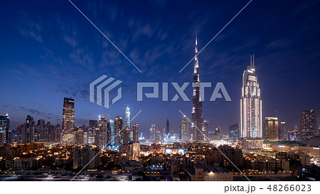 ブルジュ・ハリファとドバイの都市風景・夜景 48266023