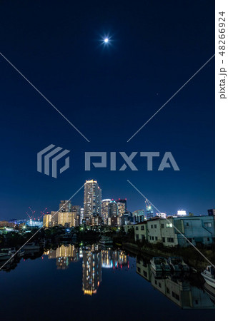 夜の横浜湾岸地区 48266924