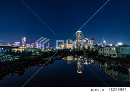 夜の横浜湾岸地区 夜の横浜湾岸地区 48266925
