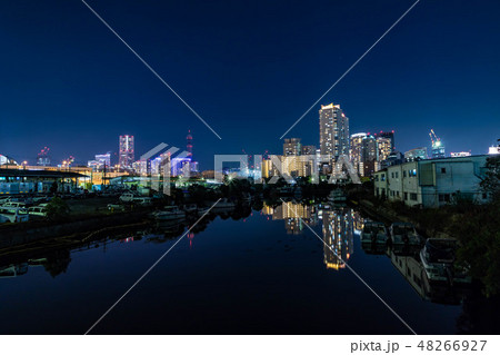 夜の横浜湾岸地区 夜の横浜湾岸地区 48266927