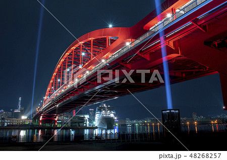 【兵庫県】神戸大橋とクルーズ客船の夜景 48268257