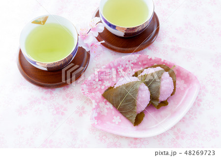 道明寺、桜餅、お茶、春の和菓子 48269723