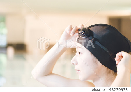 スポーツジム 若い女性 スポーツジム 若い女性 48270973