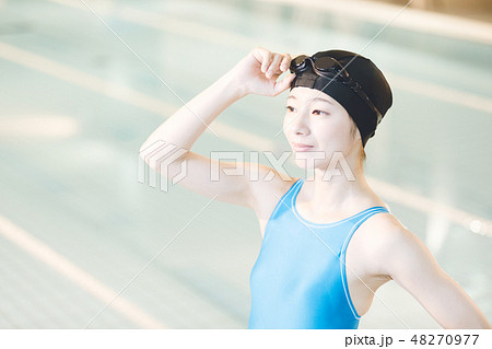 スポーツジム 若い女性 スポーツジム 若い女性 48270977