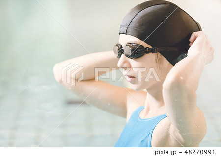 スポーツジム 若い女性 スポーツジム 若い女性 48270991
