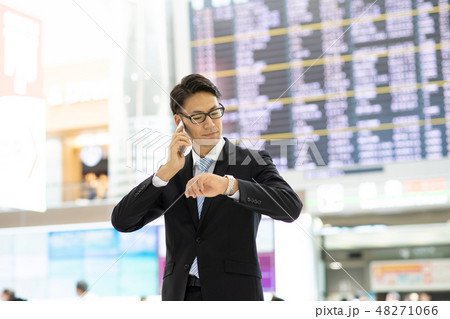 ビジネスマン 空港 出張 ビジネス イメージ ビジネスマン 空港 出張 ビジネス イメージ 48271066