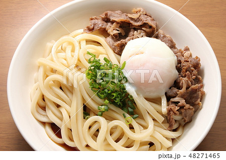 牛肉(国産黒毛和牛)トッピングぶっかけうどん(冷)・温玉のせ。 牛肉(国産黒毛和牛)トッピングぶっかけうどん(冷)・温玉のせ。 48271465