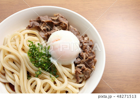牛肉(国産黒毛和牛)トッピングぶっかけうどん(冷)・温玉のせ。 48271513