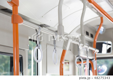 バスの吊り革 バスの吊り革 48275343