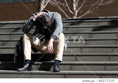 失敗　後悔　失恋　過ち　悩み 48277137