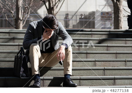 失敗　後悔　失恋　過ち　悩み 48277138