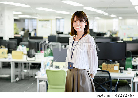 働く女性 48282767
